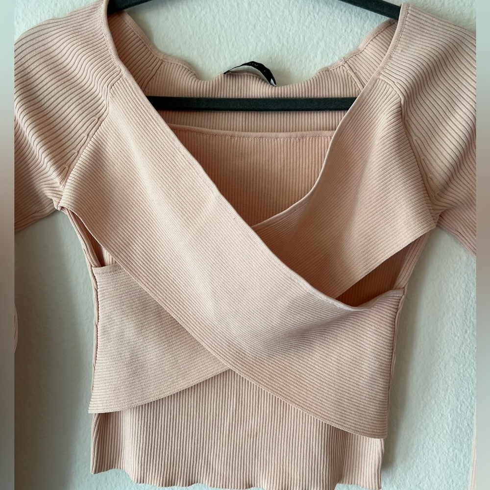Zara Knit Pink Criss Cross Off the Shoulder
Ribbed Pink Long Sleeve Top - Picture 5 of 7
